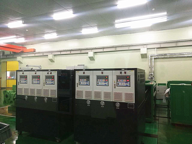 熱油加熱油爐具有結(jié)構(gòu)緊湊、體積小、重量輕、安裝操作簡便、加熱升溫快且無環(huán)境污染等優(yōu)點。